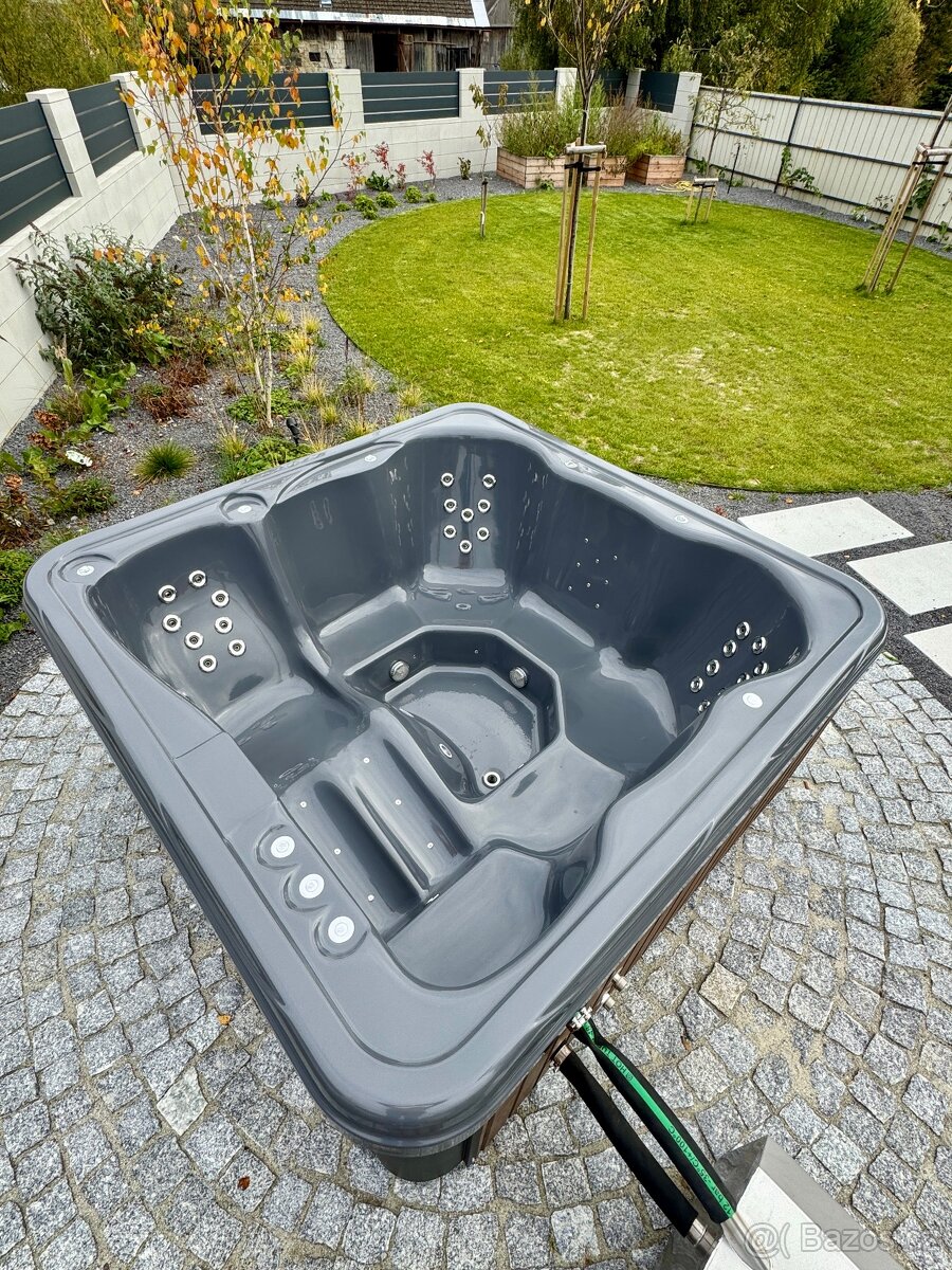 Čtvercová koupací káď (s místem k ležení) - 8