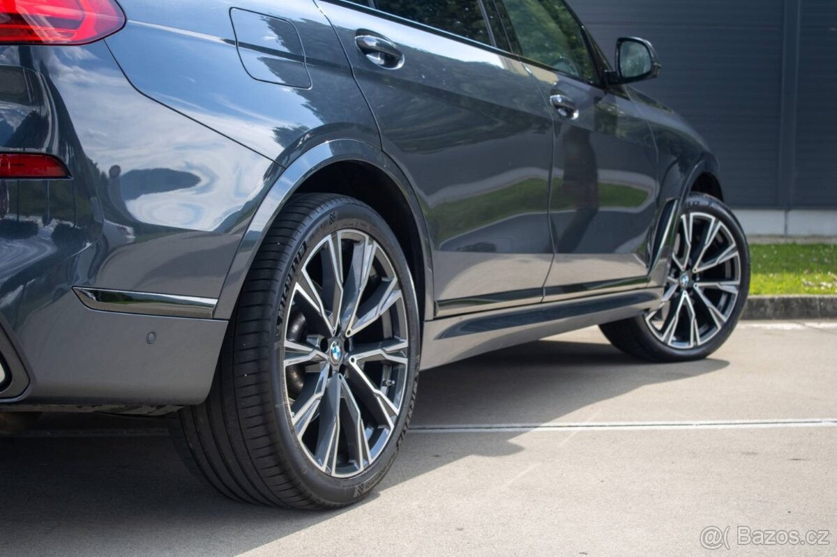 BMW X7 40d V ZÁRUKE - 8