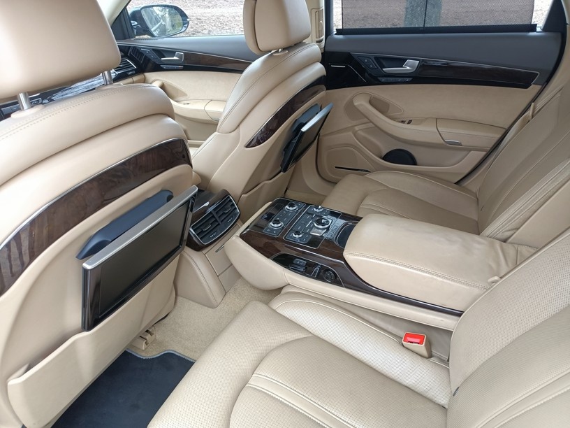 Audi A8 - 8