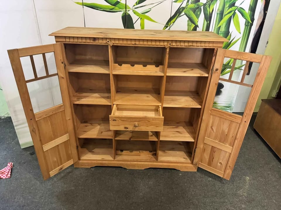 Krásná vysoká Komoda - Příborník masiv - 8