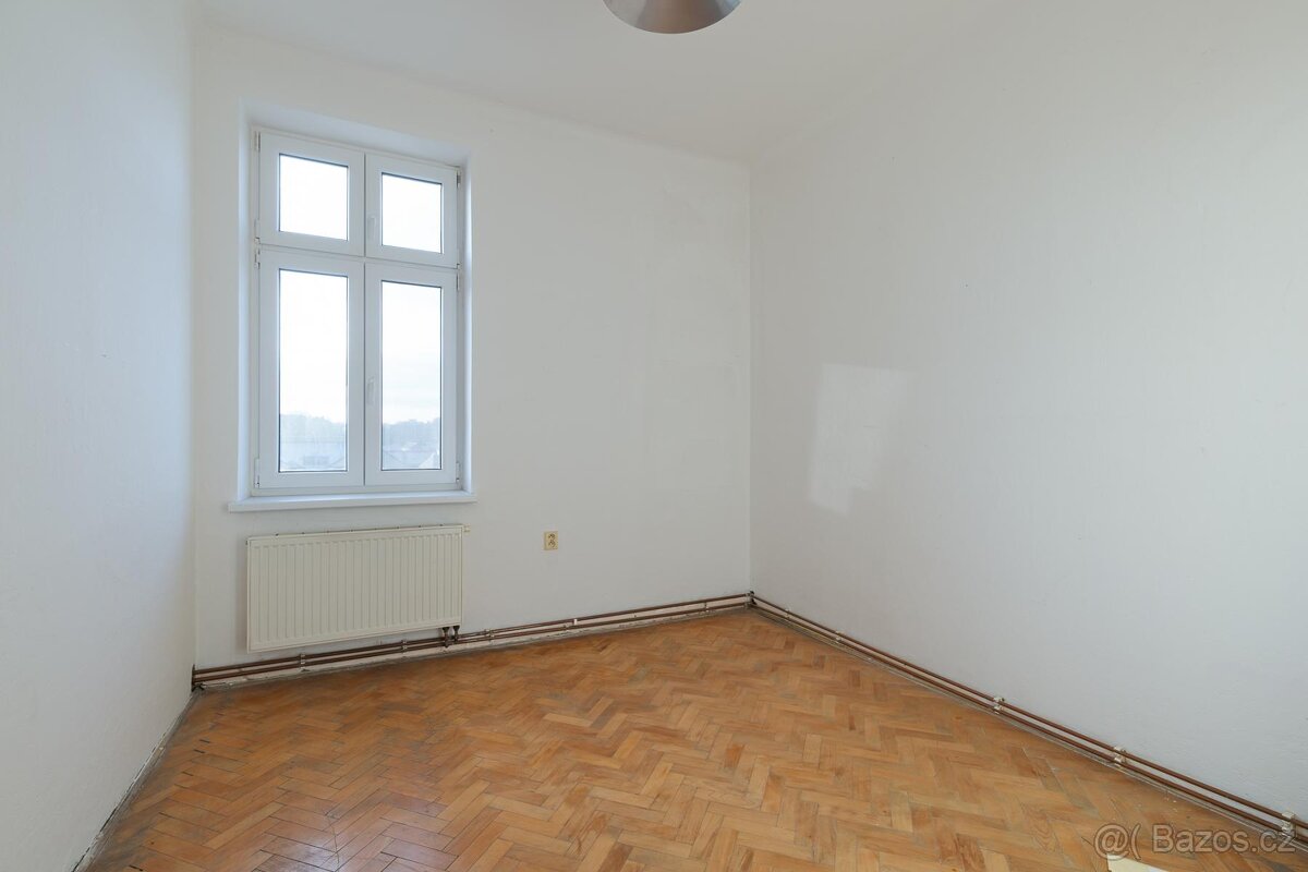 Prodej bytu 4+1 (139m2) s garáží a zahradou, ul. Poděbradov - 8