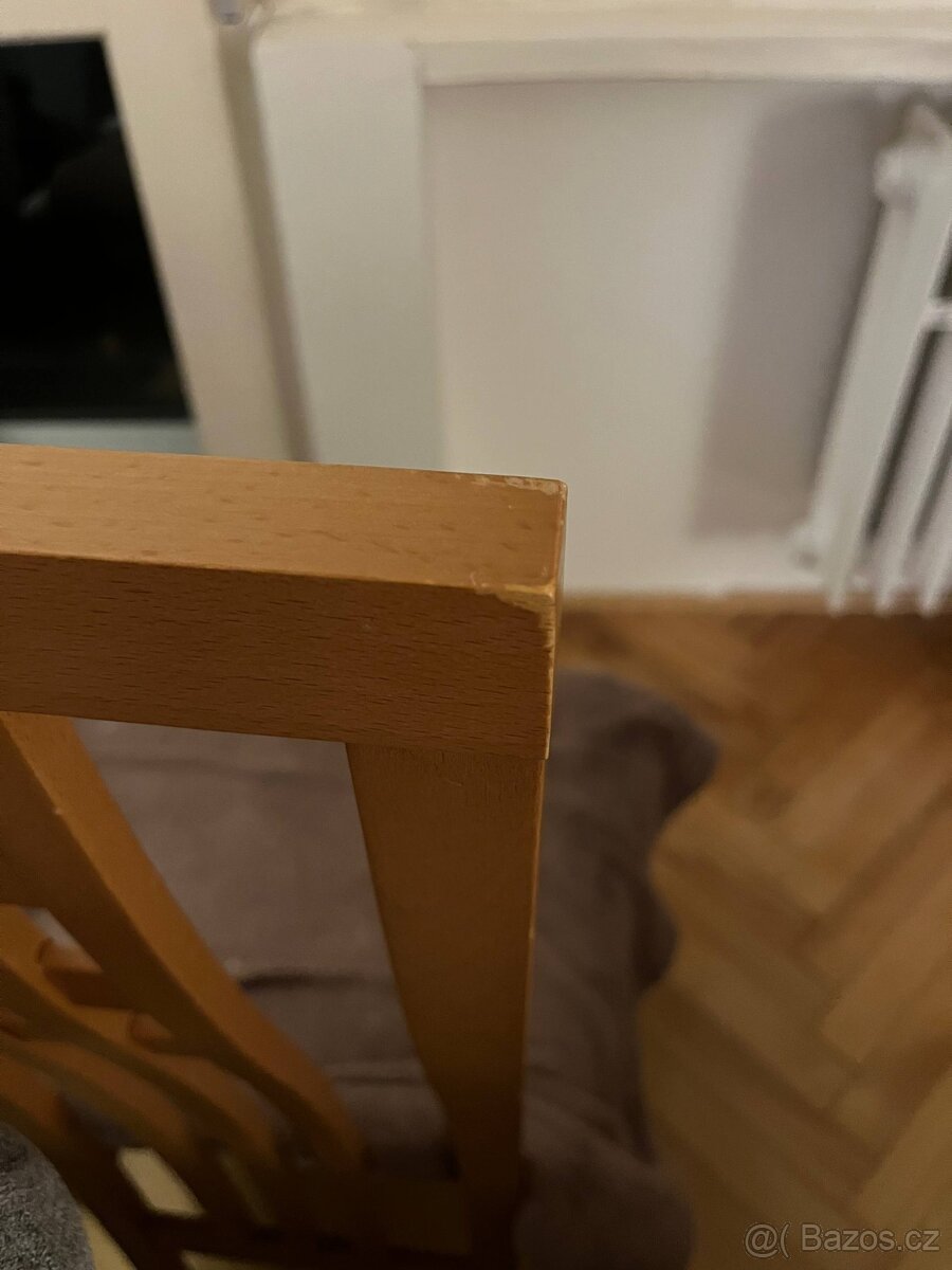 Rozkládací jídelní stůl + dvě židle - 8