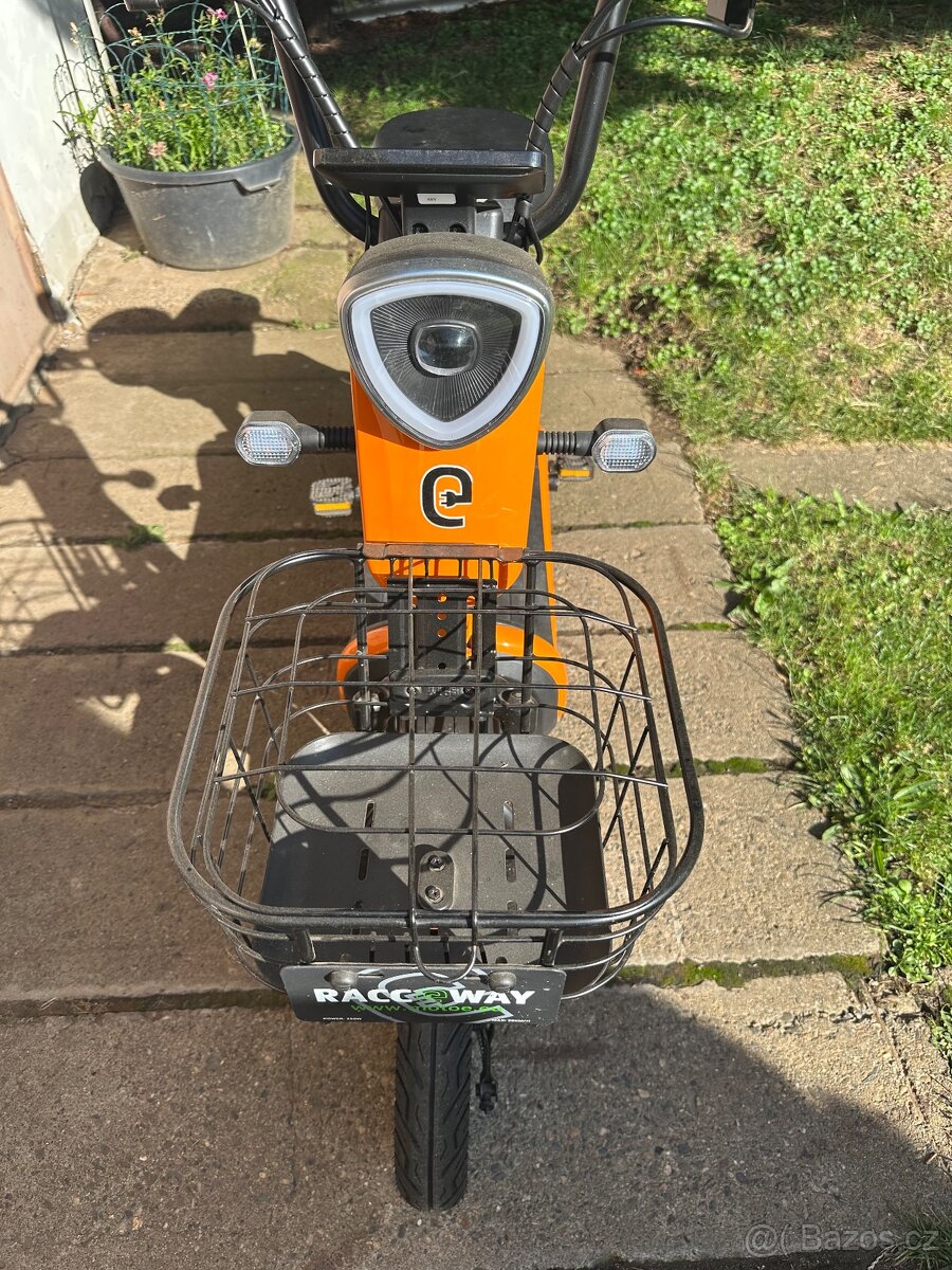 Elektroskůtr Cobra - 8