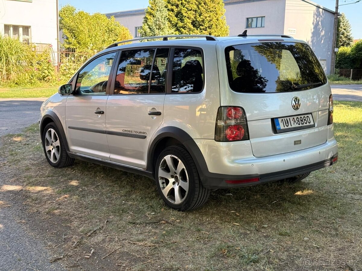 VOLKSWAGEN TOURAN Cross 2.0TDi - 8