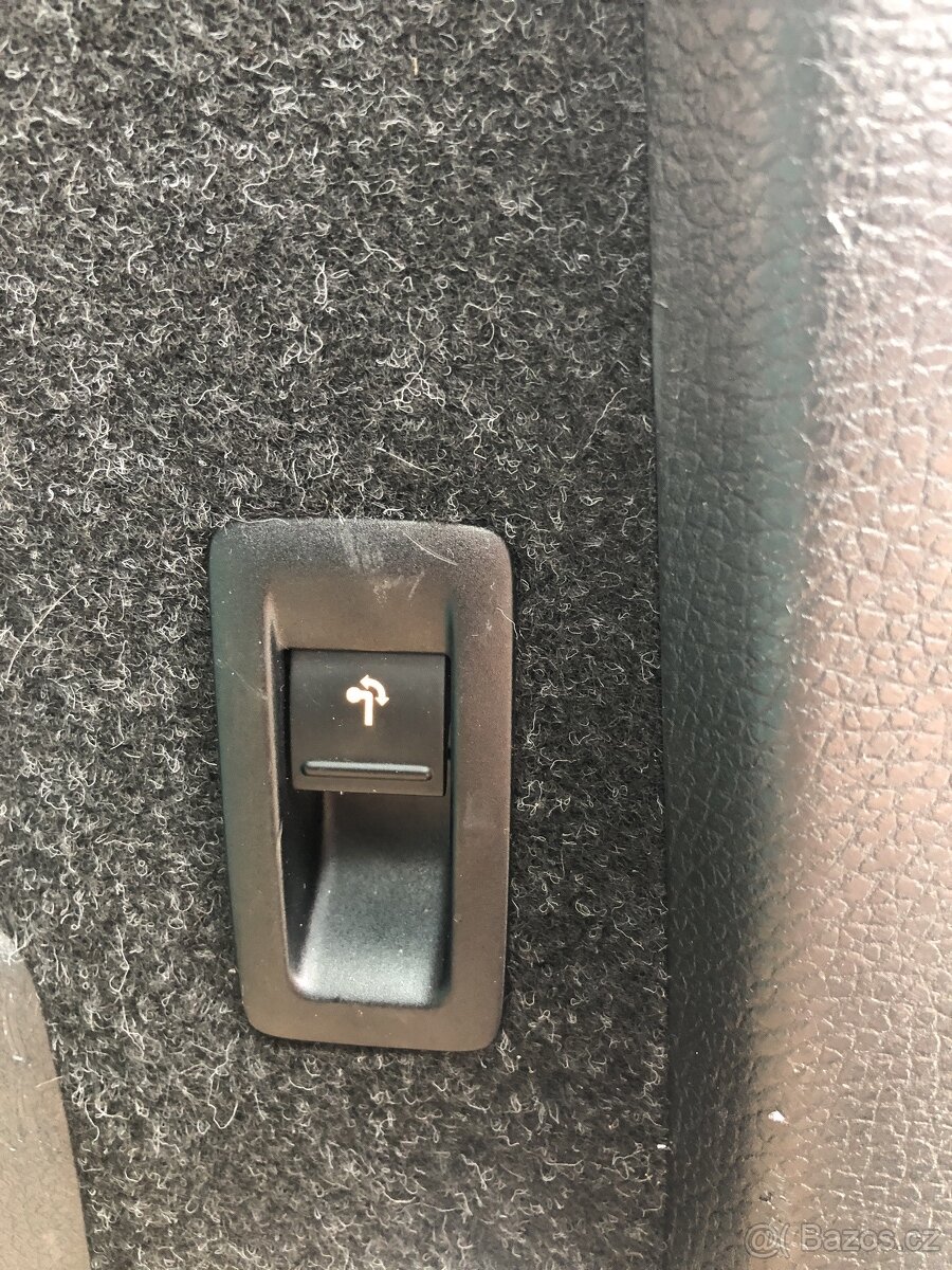 Volkswagen Passat VARIANT 2,0 TDI Highline/DSG/Kůže/ 8/2011, - 8