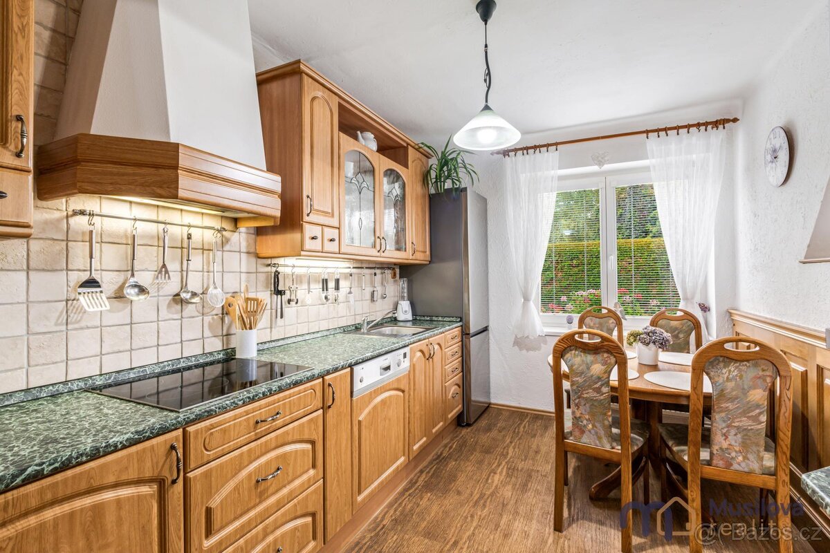 Prodej rodinného domu 126 m2 a zahradou 1344 m2 - 8