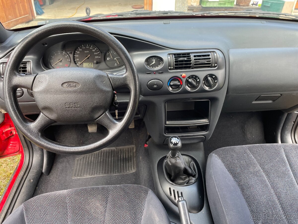 Ford Escort 1,6 16V - 8