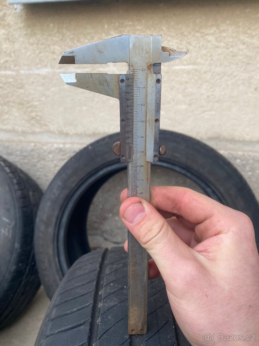 Letní pneu 235/45 R17 - 8