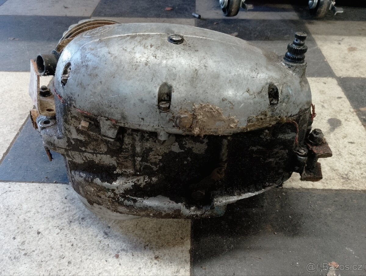 ČZ 150 motor - 8
