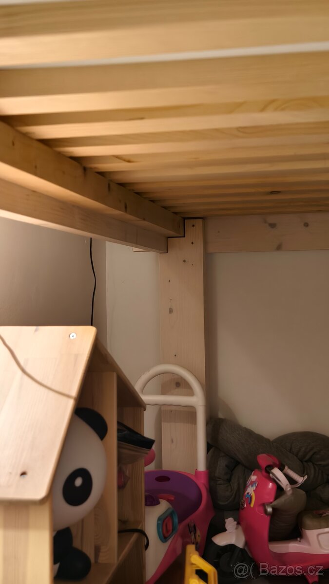 Prodám vyvýšenou dětskou postel 140x200 dělanou na zakázk - 8