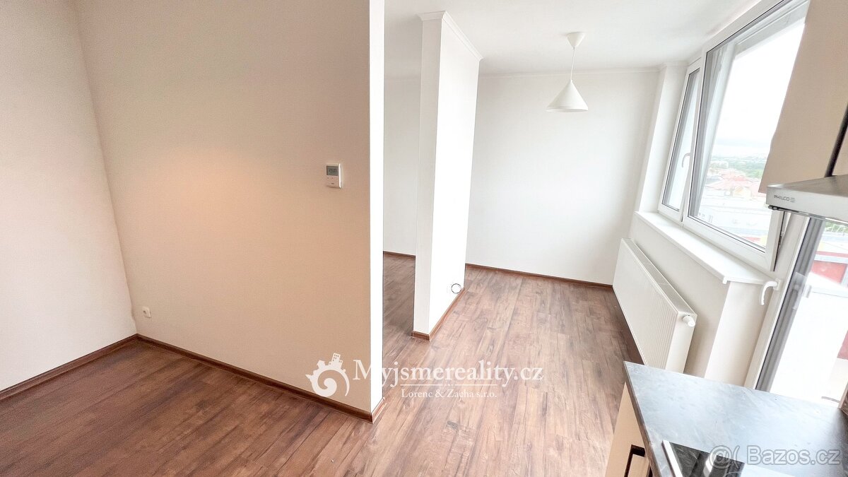 Pronájem bytu s garážovým stáním 1+1 41 m², Znojmo, ul. Kosm - 8