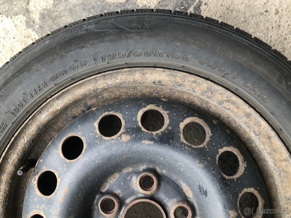 Prodám 4 zimní pneumatiky 195/60R16C na plechových discích - 8