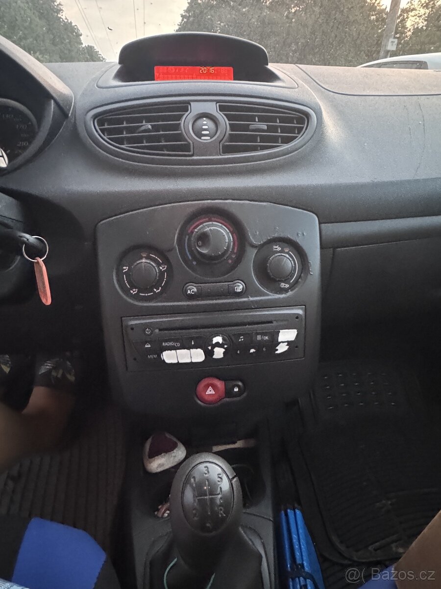 Renault Clio III 1.5 dCi 2010 - 8