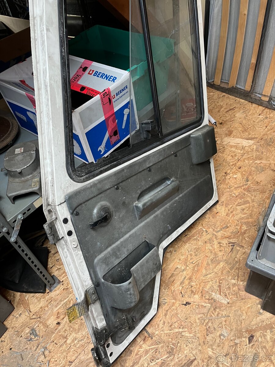 Dveře pravé+ levé s okny Multicar m26 - 8