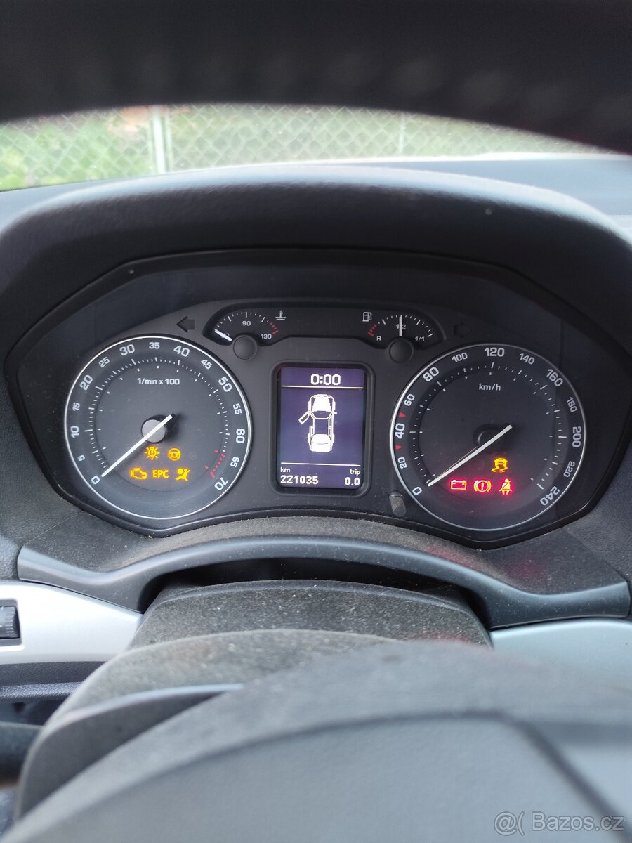 Škoda Octavia 2. 1.6 (75KW) - havarovaná - 8