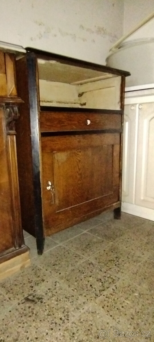 Vysoká úzká Biedermeier Skříňka (K renovaci) - 8