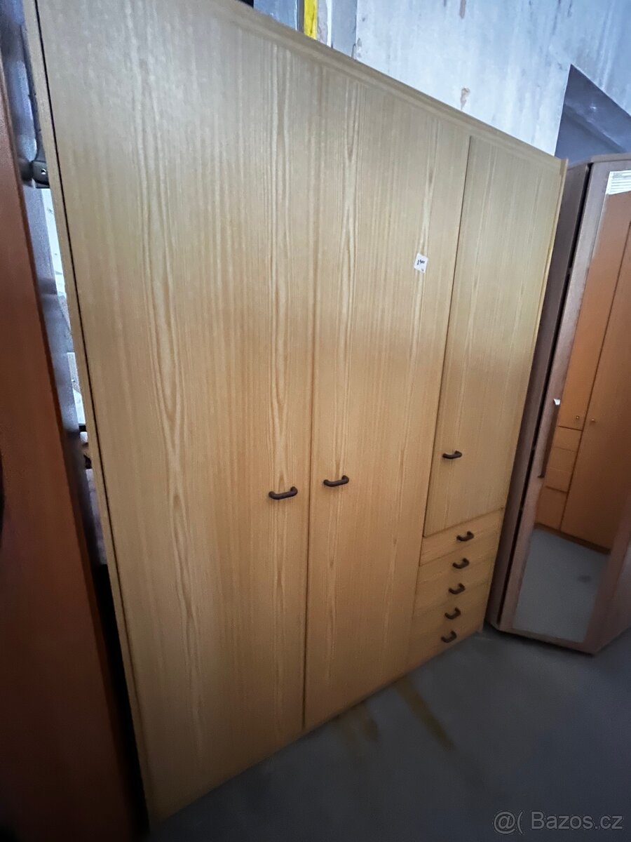 Šatní skříň - 8
