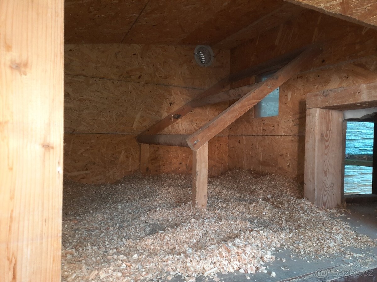 Zateplený kurník pro 8-10 slepic + oplocený výběh cca 25m2 - 8