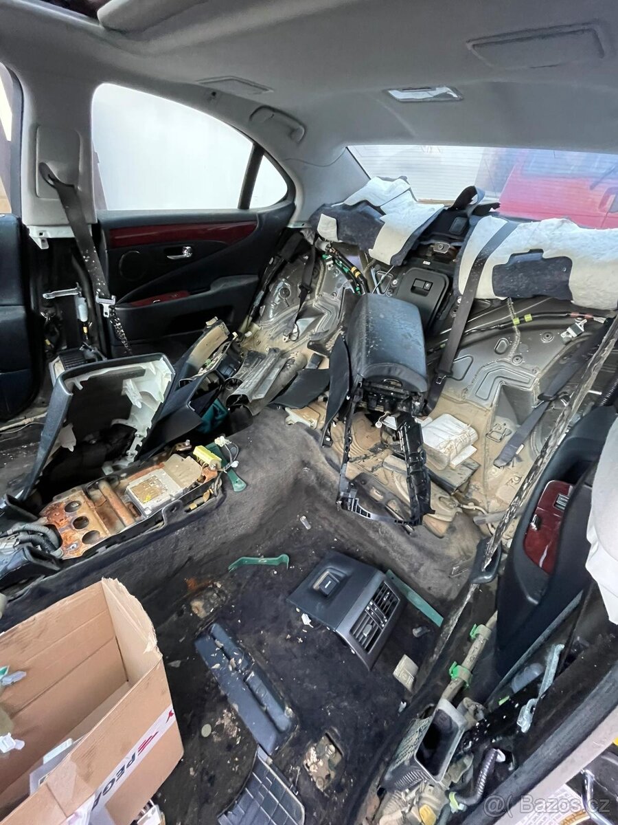 2011 Lexus LS 460 AWD - 8