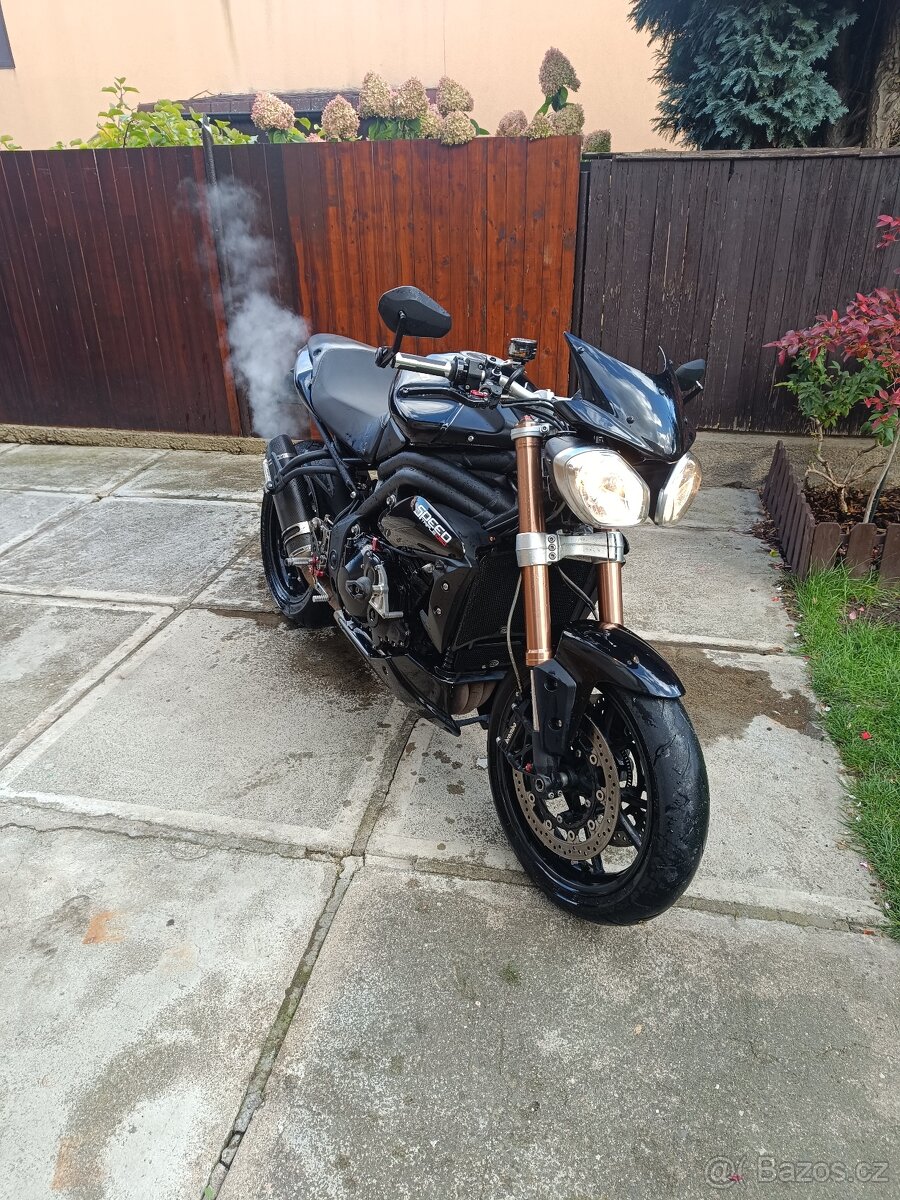 Triumph speed triple 1050 - 8
