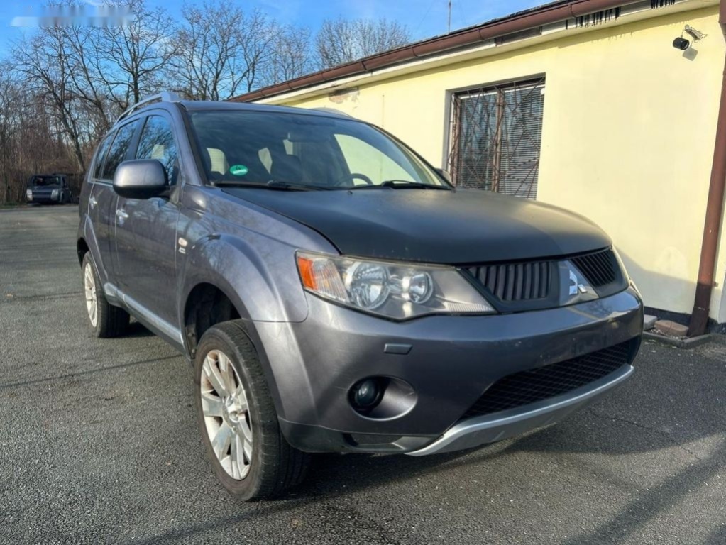 Mitsubishi Outlander,2.4 4x4 7 míst max. výbava - 8