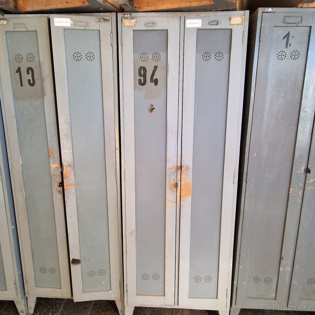 Dřevěné šatní skříňky - průmyslové - 8