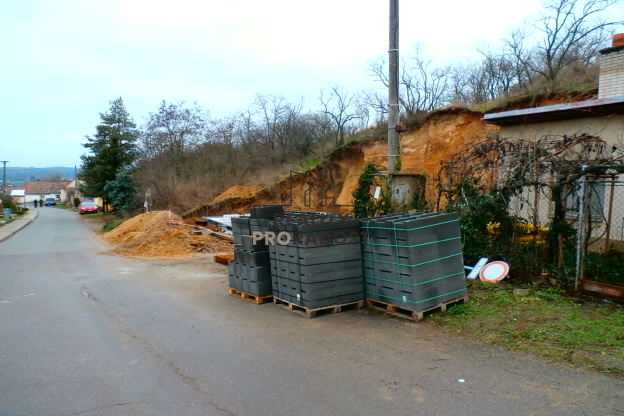 Prodej stavebního pozemku 344m2 se stav.pov. v Hodonicích, n - 8