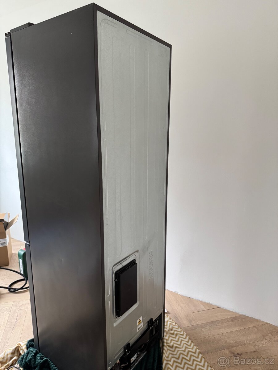 Lednice Toshiba - 8