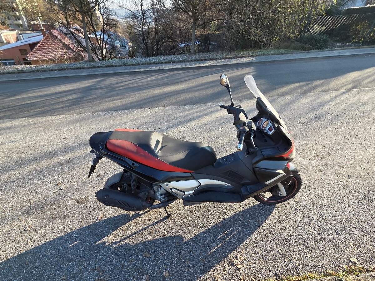 Aprilia SR 300 Max - 8