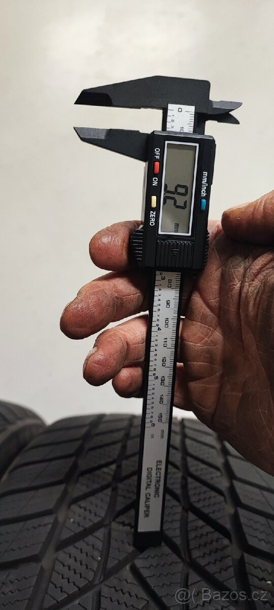 Jako nové 225/40/19 Matador Nordicca, DOT 2124, vz 9.2-8.0mm - 8