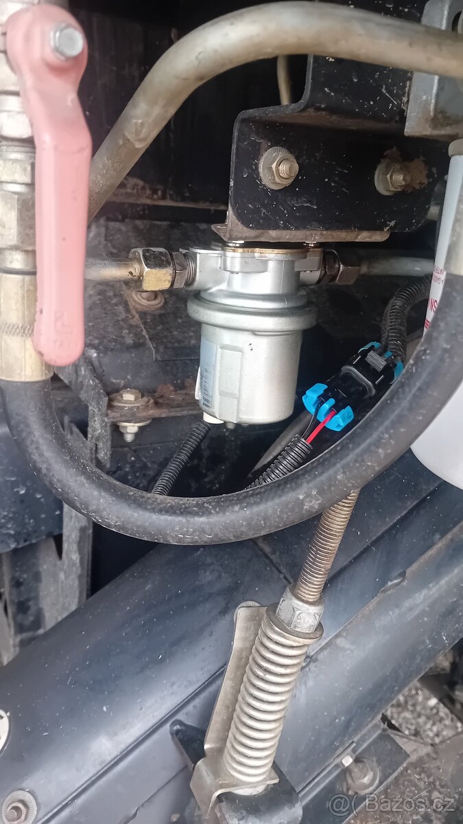 Prodám podávácí palivovou pumpu pro New holland CX,CR Case - 8
