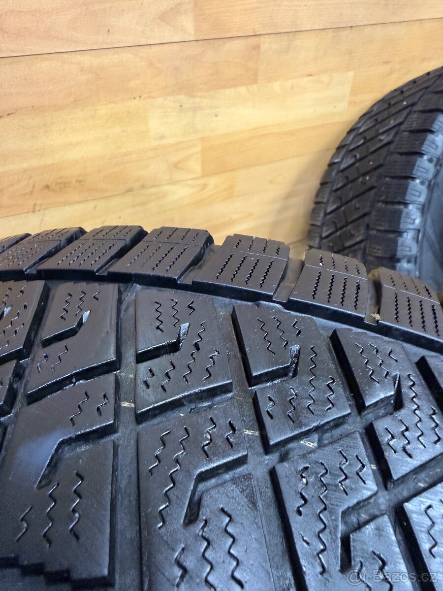 Zimní pneu 235/65/16C - 8