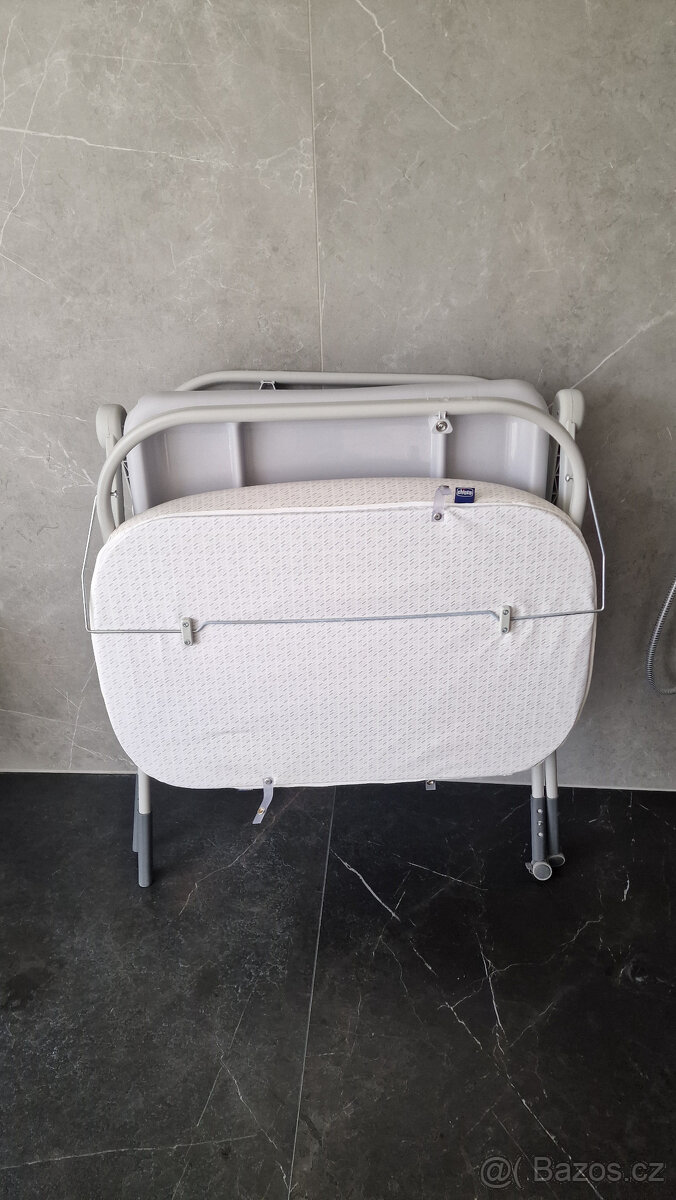 Přebalovací stolek s vaničkou Cuddle & Bubble - 8