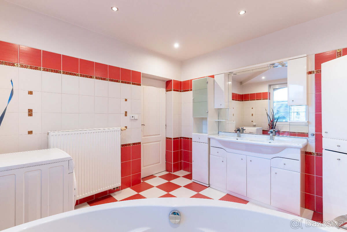 Prodej rodinného domu 200 m², pozemek 586 m² - 1111 AKCE - 8