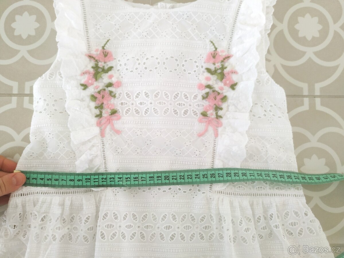 1x oblečená bílá krajková vyšívaná halenka Mayoral 134 - 8
