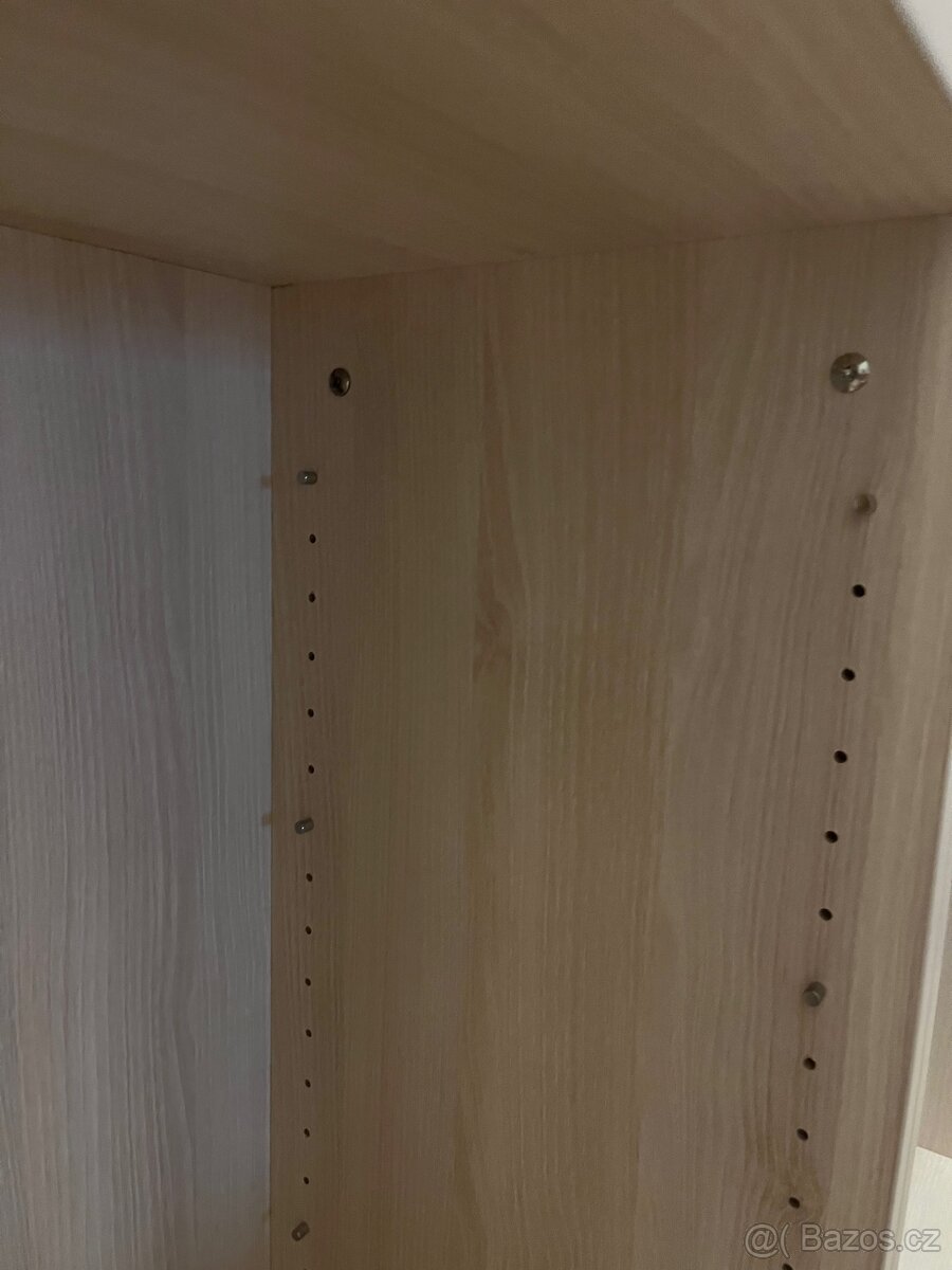 Skříň s botníky - 8