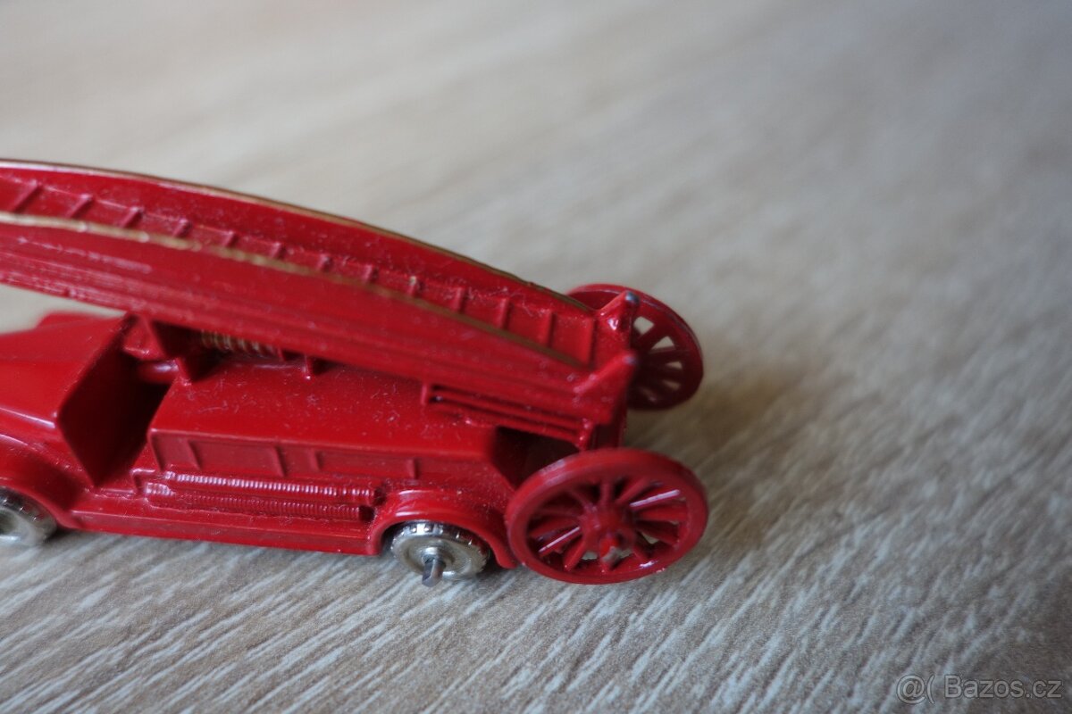 Kovový model hasičů Matchbox No. 9 Dennis Fire Engine - 8