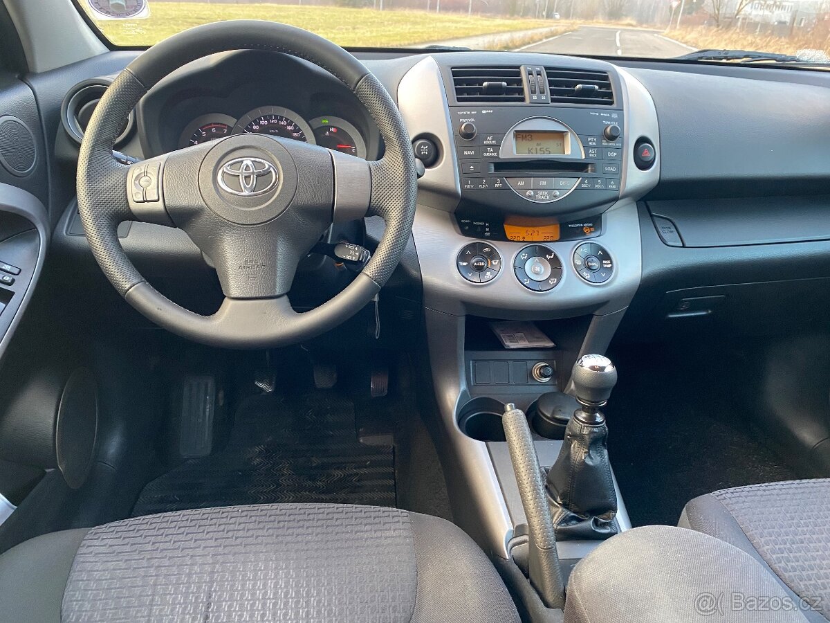 TOYOTA RAV4 2.2 D4D ROK 2009 BEZ KOROZE - 8