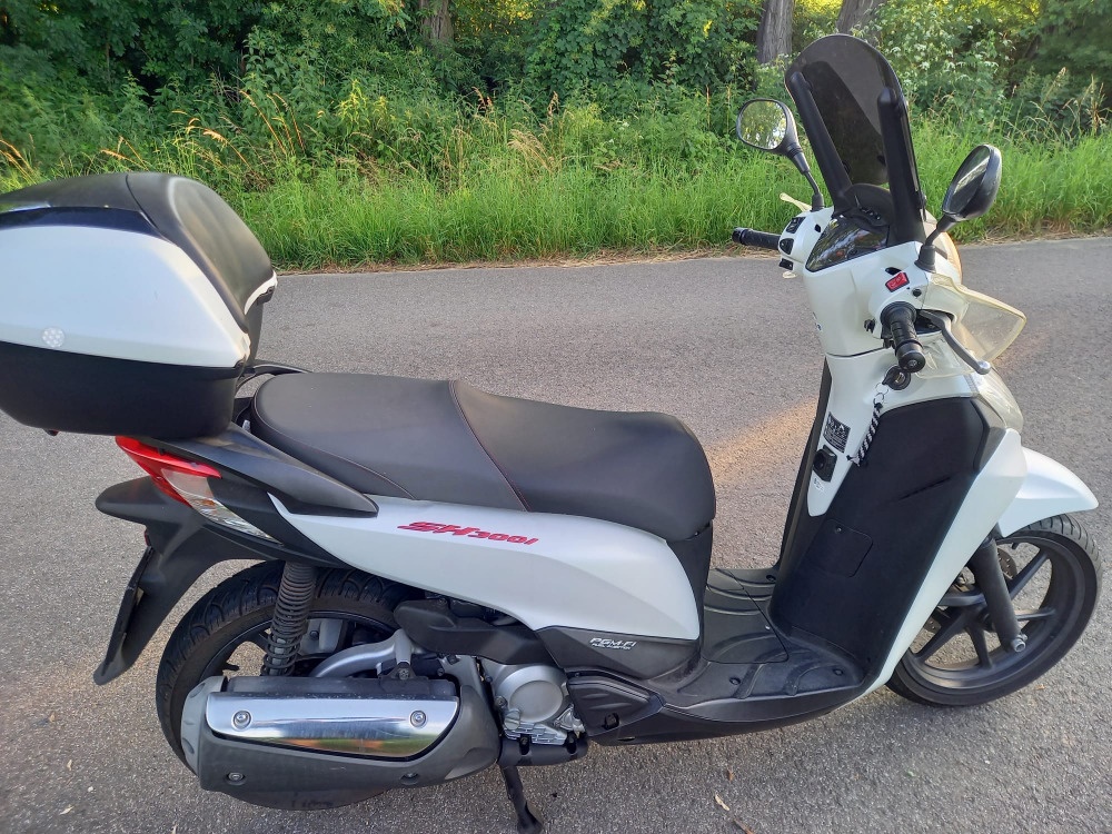 Honda SH 300 - 8
