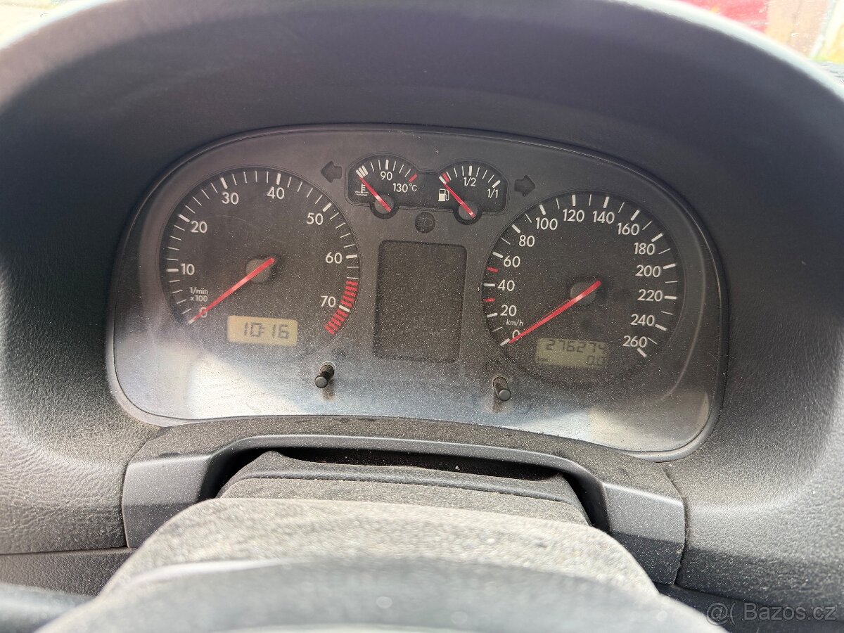 VW Golf IV 1.6 - 8