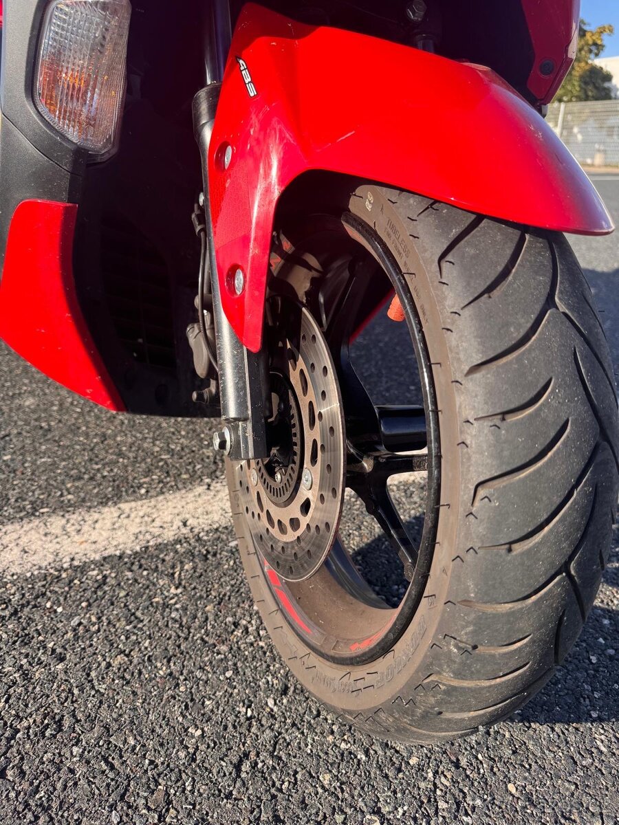 Yamaha Nmax 125 jako nový - 8