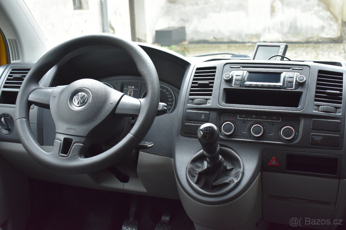 Volkswagen T5 Caravelle 2.0 TDi 75kw,rv.2012,288tkm,8míst - 8