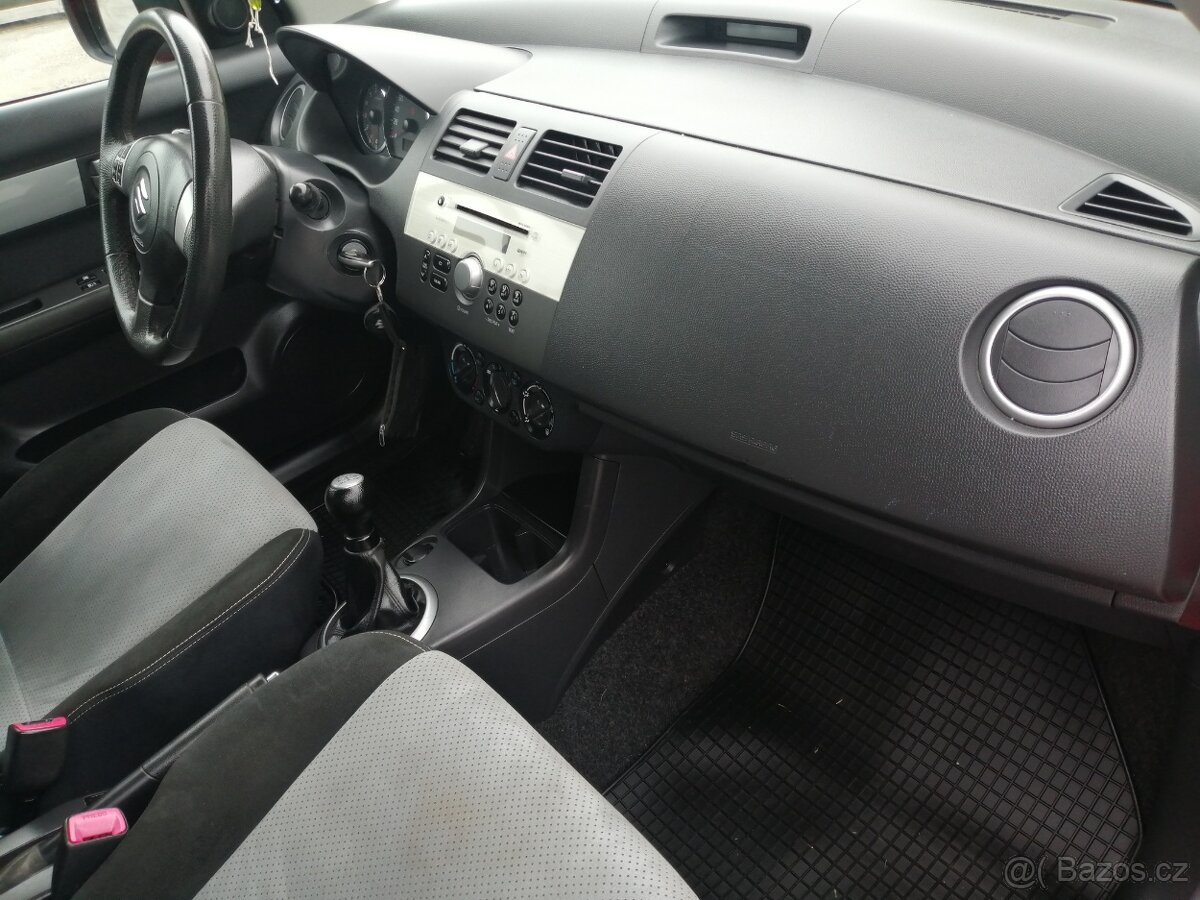 Swift 1,3 benzín 5x dveře - facelift - 8