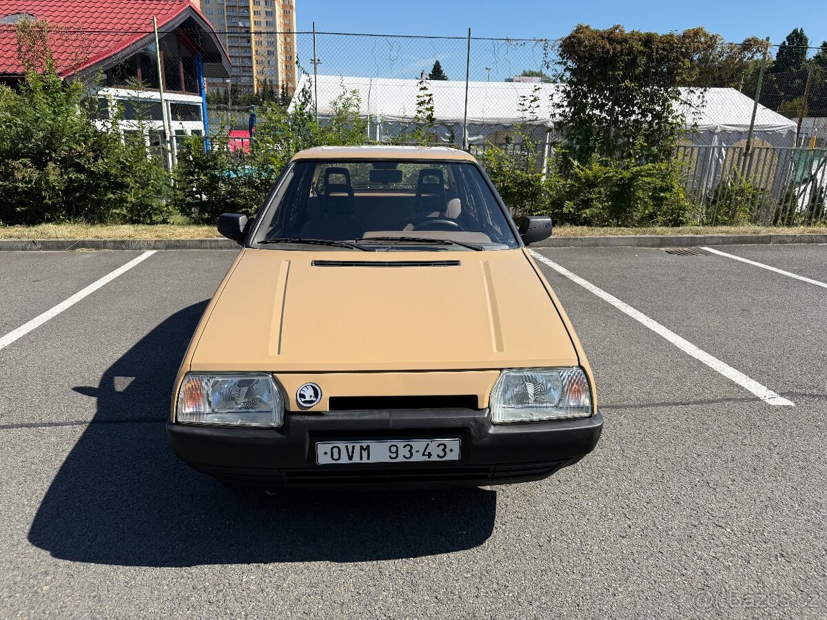 ŠKODA FAVORIT 135L rok 1990 - 1.majitel - Garážováno - STAV - 8
