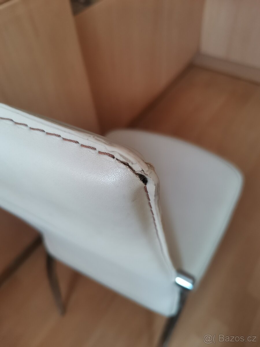 Jídelní skleněný stůl s židlemi - 8