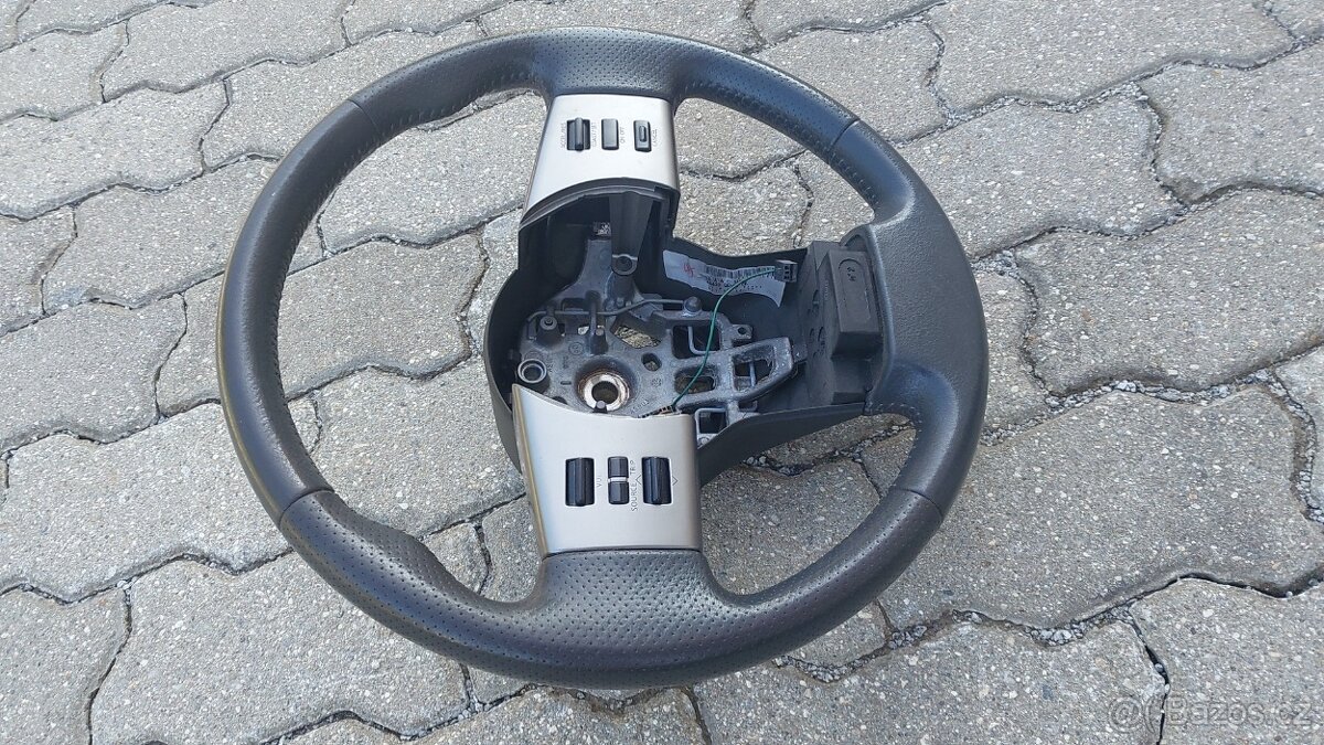 Nissan Pathfinder R51 – Volant - 8