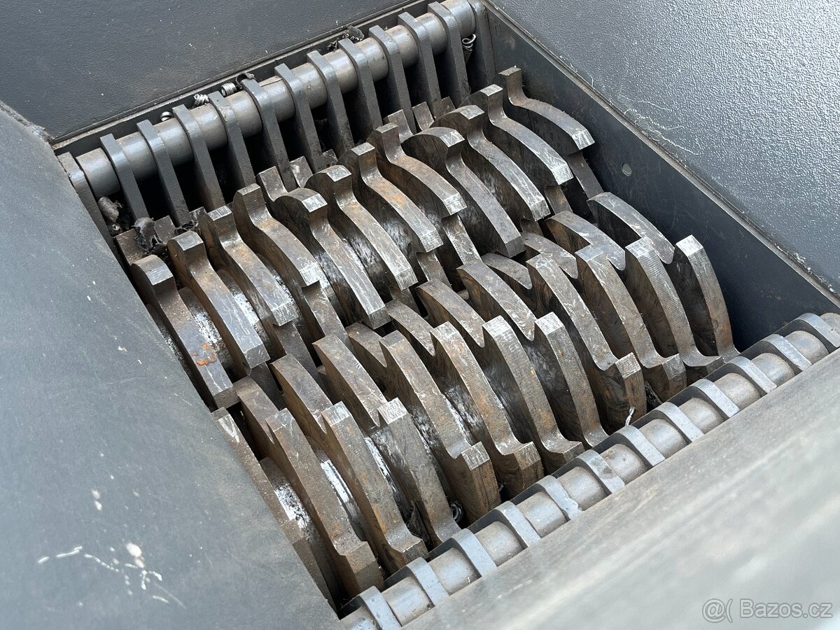 Drtič DR 300 na drcení různých odpadů - 8