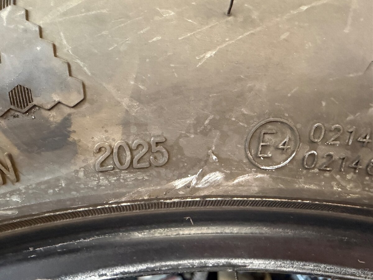235/50/19 - 8