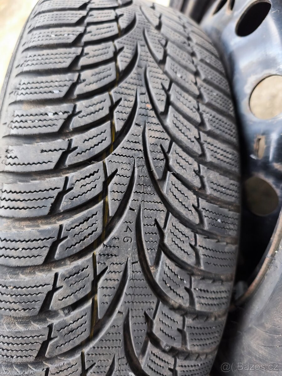 Prodám zimní gumy Nokian s plechovými disky - 8