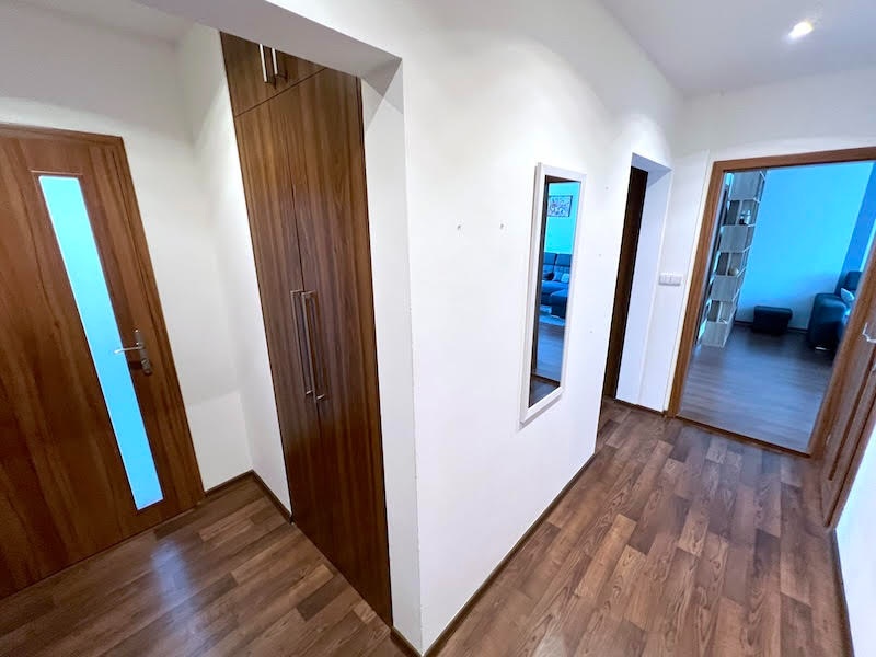 Skříň - vhodná do vestavby / zánovní + dveře, zárubně - 8